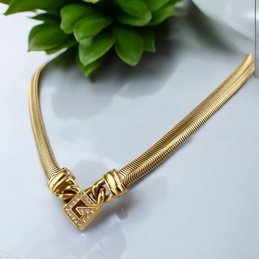 GIVENCHY Signature Necklace ๐๐ฅ - Picture 1 of 10